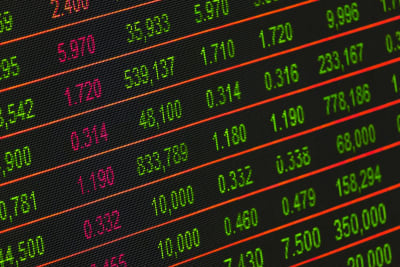 Wall Street Surges to Unprecedented Highs as Geopolitical Tensions Ease, Oil Prices Dip