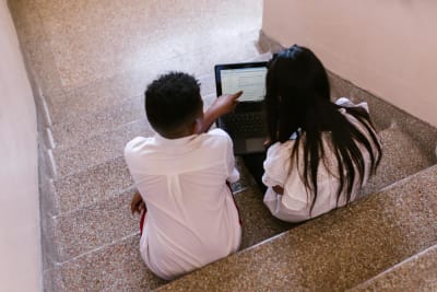 Bridging Generational Divides: High Schoolers Empower Seniors with Digital Literacy Skills