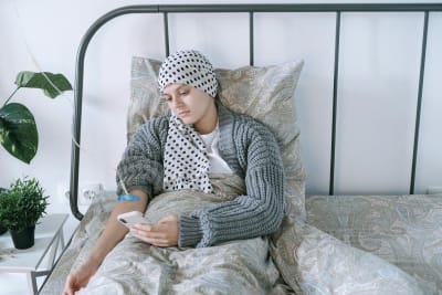 The Joe Rogan Effect: Unpacking the Surge in Interest Surrounding Unproven Cancer Therapies