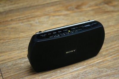 Automakers' Decision to Ditch AM Radio Sparks Political Firestorm and Industry Debate