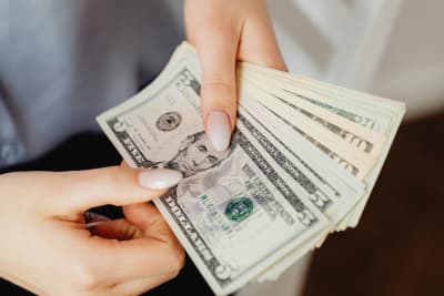 Discount Retail Giant Surpasses Expectations Amidst Shifting Consumer Spending Habits