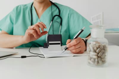 Blackfeet Clinic Director Refutes Overprescribing Opioids Amidst Scrutiny