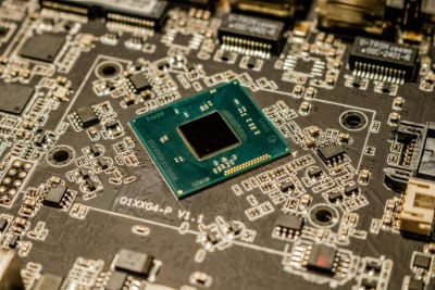 Micron's AI Stock Dip: A Strategic Buying Opportunity or Deepening Downturn?