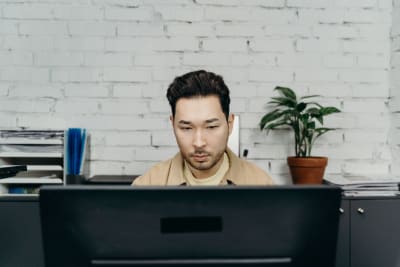 Survey: 86% of office workers are polite to AI