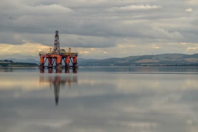 Climate Crisis and Tech Race Reshape Oil Markets Amidst Price Volatility