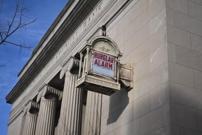 Federal Reserve Maintains Interest Rates Amidst New Leadership's Unwavering Commitment to Price Stability