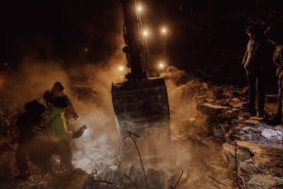 Venezuela's Catastrophic Quake: Over 1,400 Lives Lost as Desperate Search for Survivors Intensifies