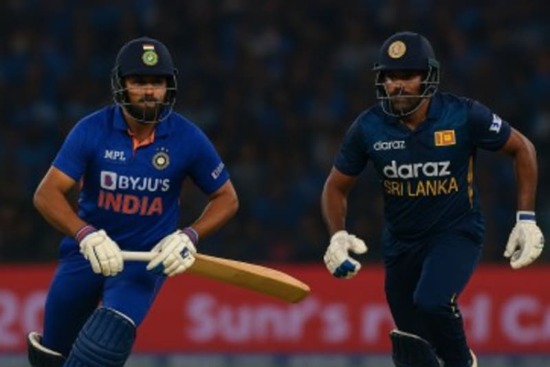 India vs Sri Lanka Asia Cup 2025 Live Score: High-intensity battle unfolds in Colombo
