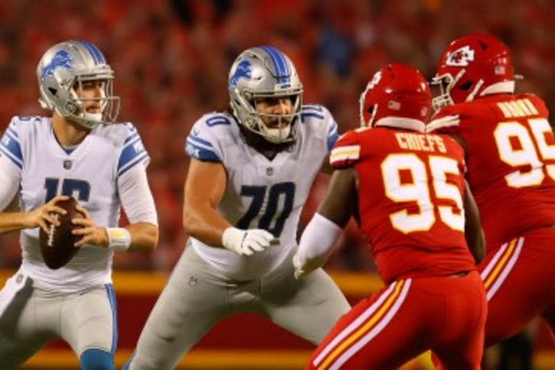 “Sunday Night Gridiron Clash: Lions Roar into Chiefs Territory”