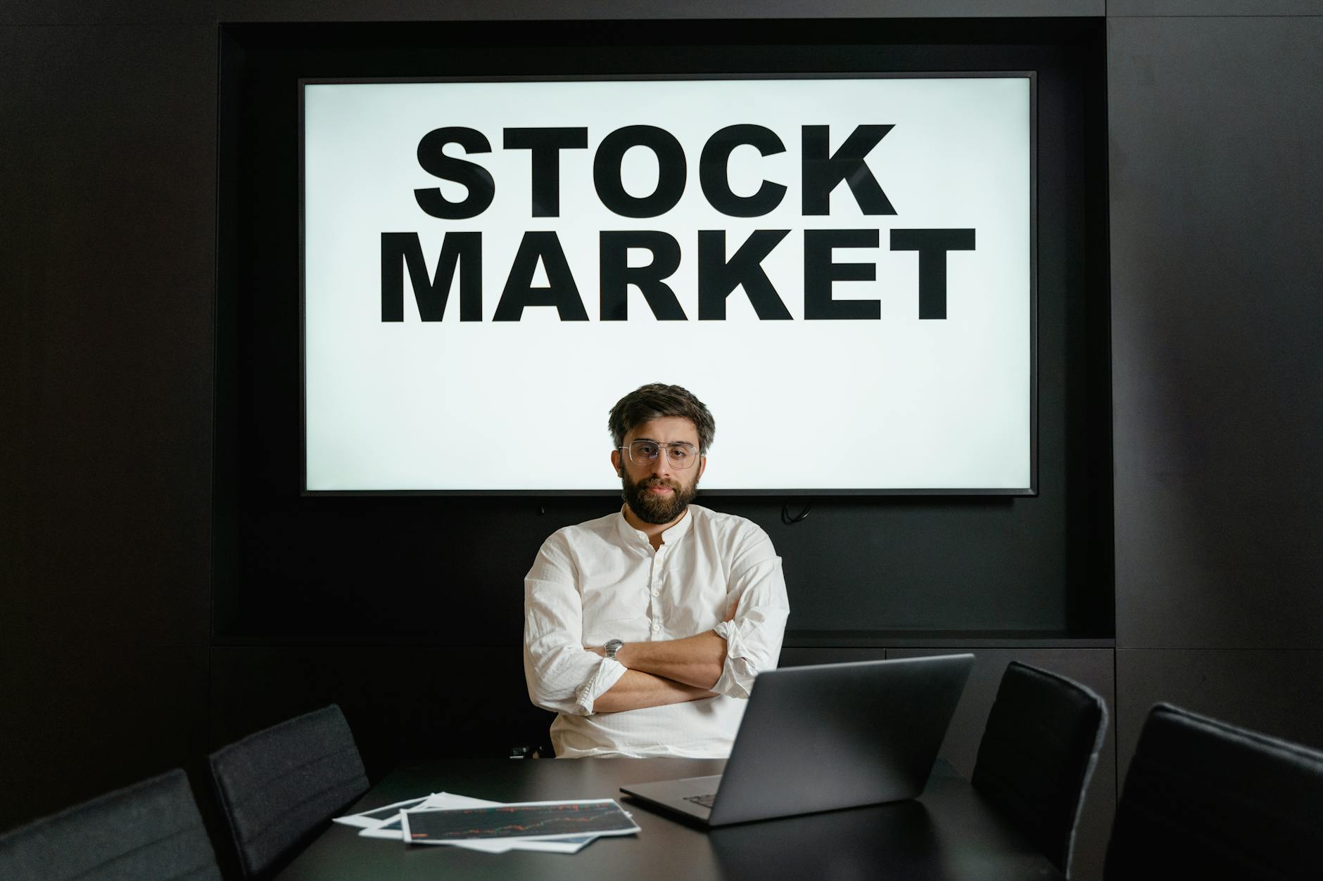 Key Tech Giants See Analyst Confidence Surge Amidst Shifting Market Dynamics