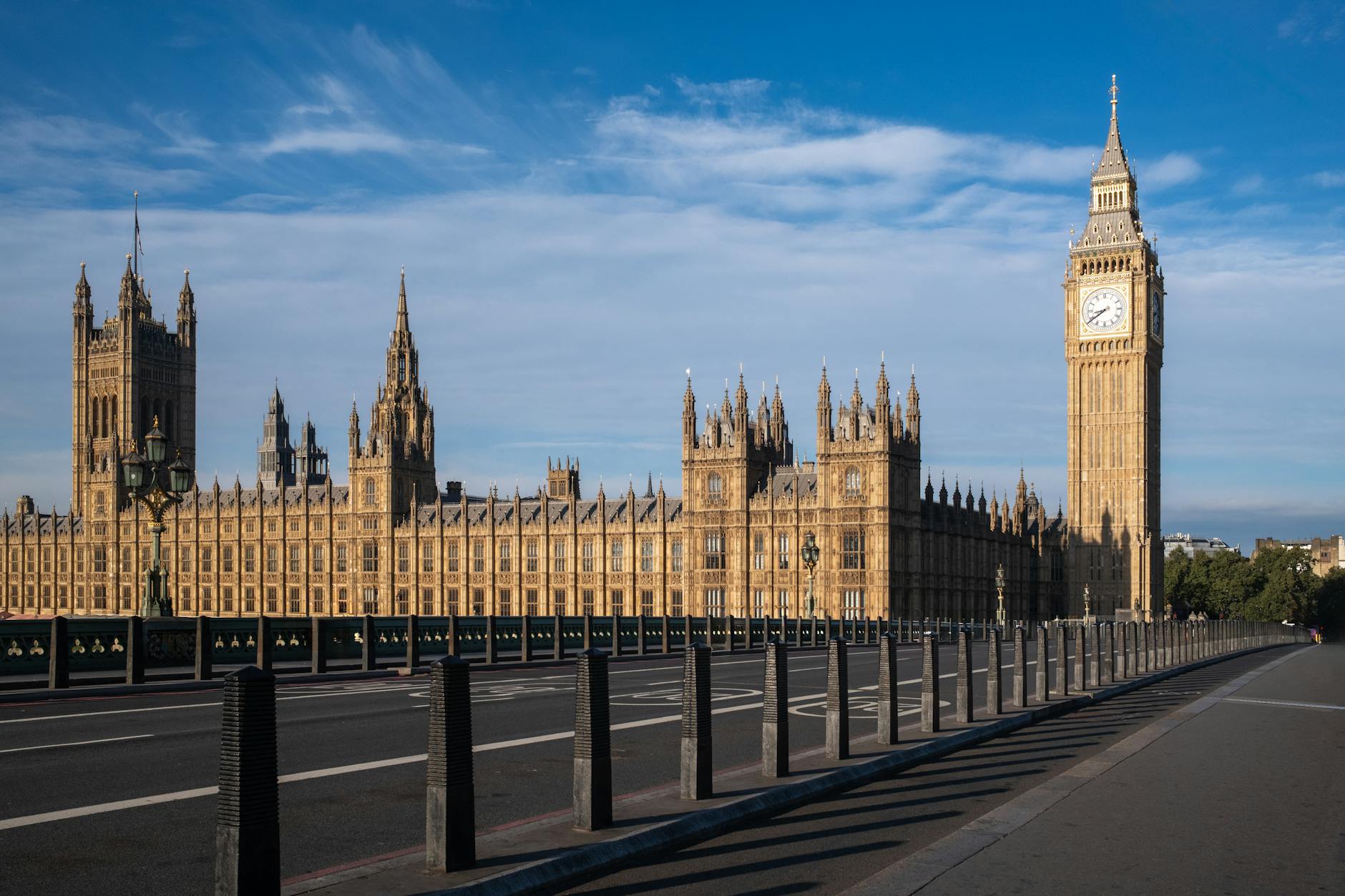 Nation's Electoral Landscape Fractures as Voters Desert Decades-Old Two-Party Dominance