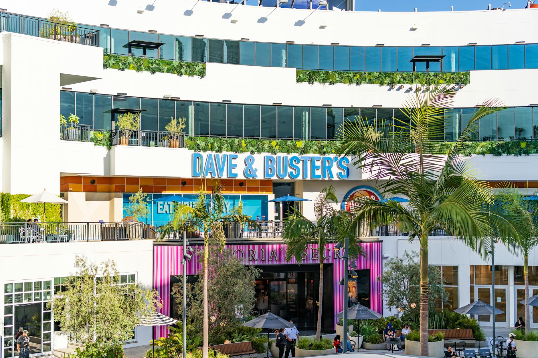 Global Betting Giant Flutter Surpasses Expectations Amidst Shifting Market Dynamics