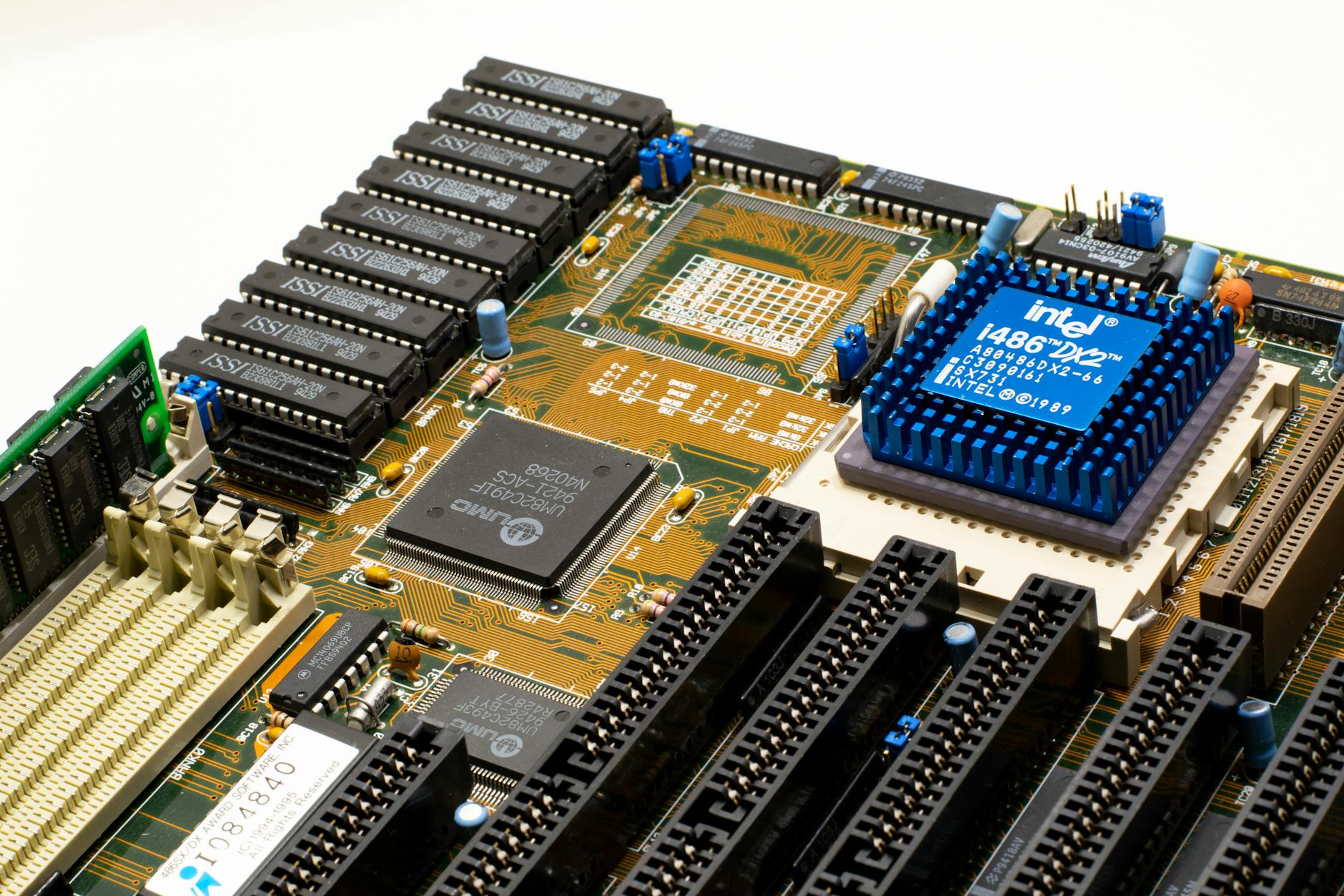 Semiconductor Giants Forge Deeper Alliance Amidst Shifting Industry Landscape
