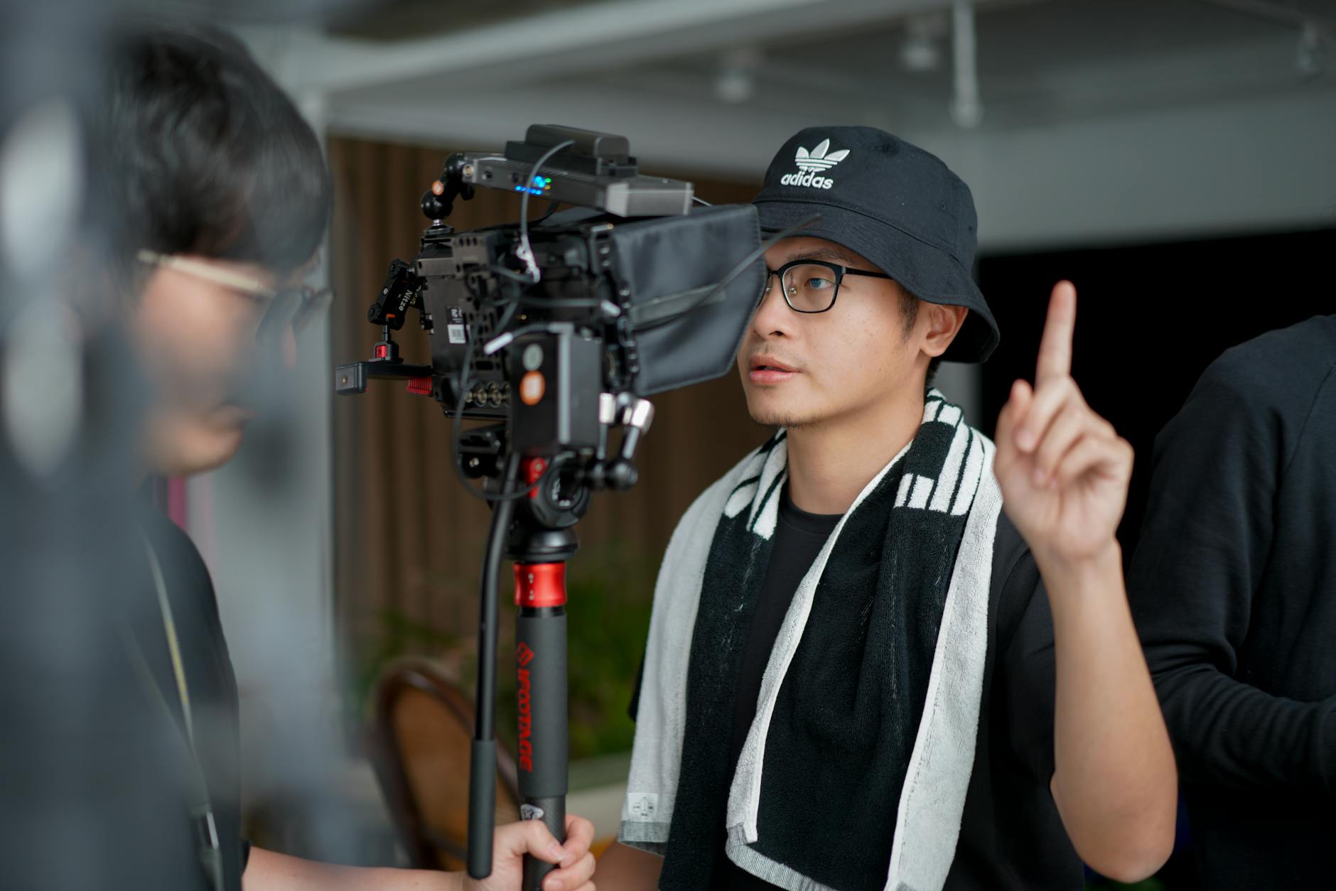 Director Explores Societal Anxieties Through a Modern Zombie Narrative