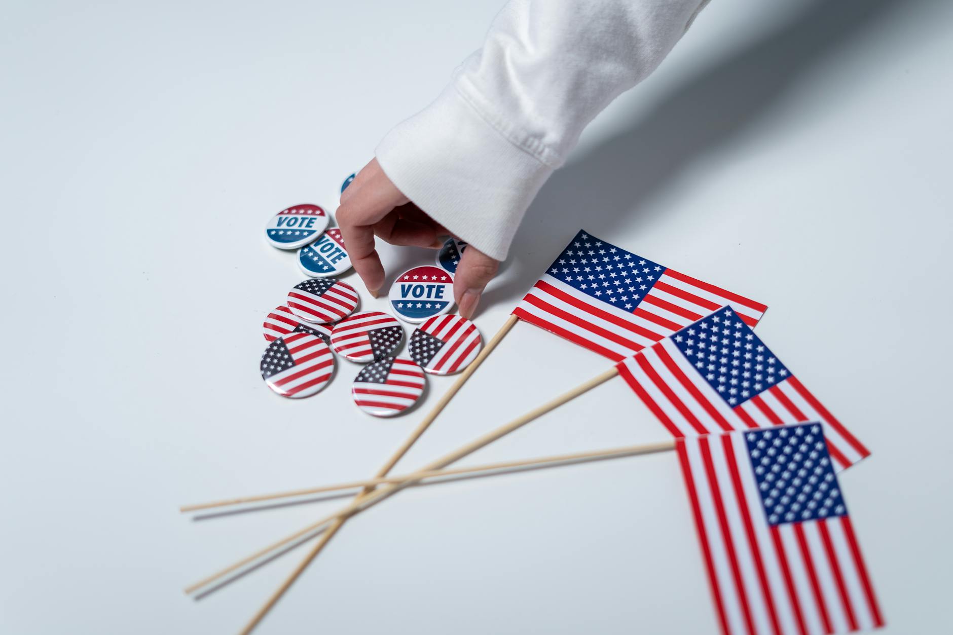 Congressional Stock Trading Debate Ignites as Ethics Concerns Mount Across Party Lines