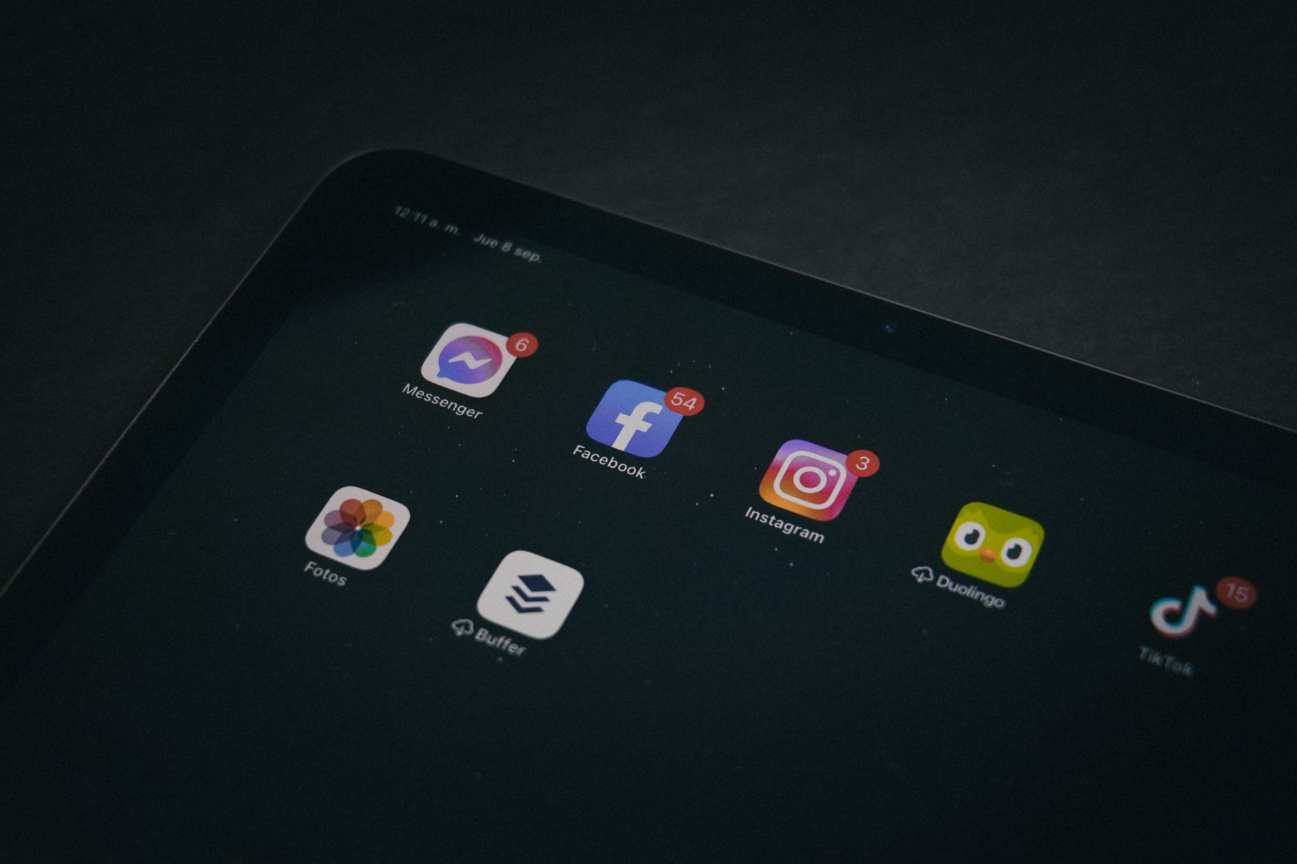 Meta Expands Subscription Model Across Social Suite, Hinting at Future AI Monetization