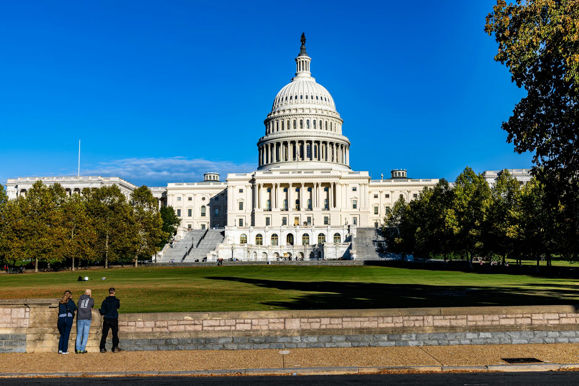 Voters Opt for Extremes as Political Middle Ground Shrinks Dramatically Nationwide