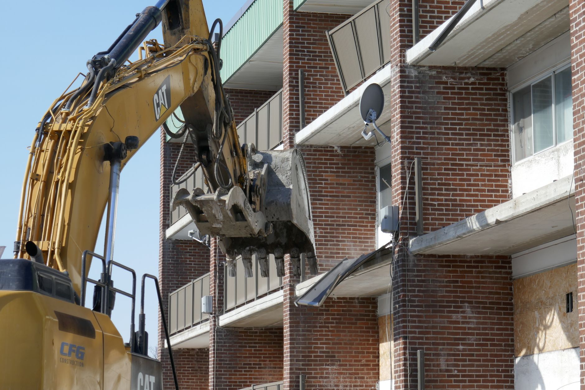 Arlington's Skyline Transforms: Sheraton Demolished for Future Loews Hotel