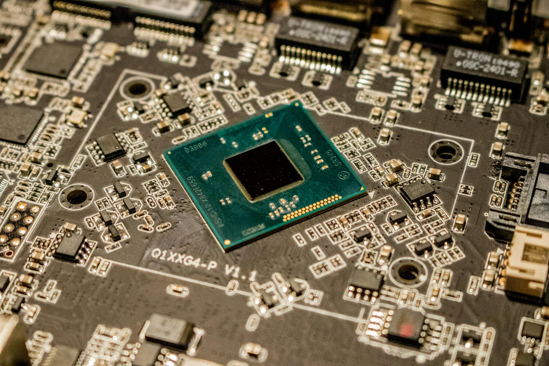 Micron's AI Stock Dip: A Strategic Buying Opportunity or Deepening Downturn?