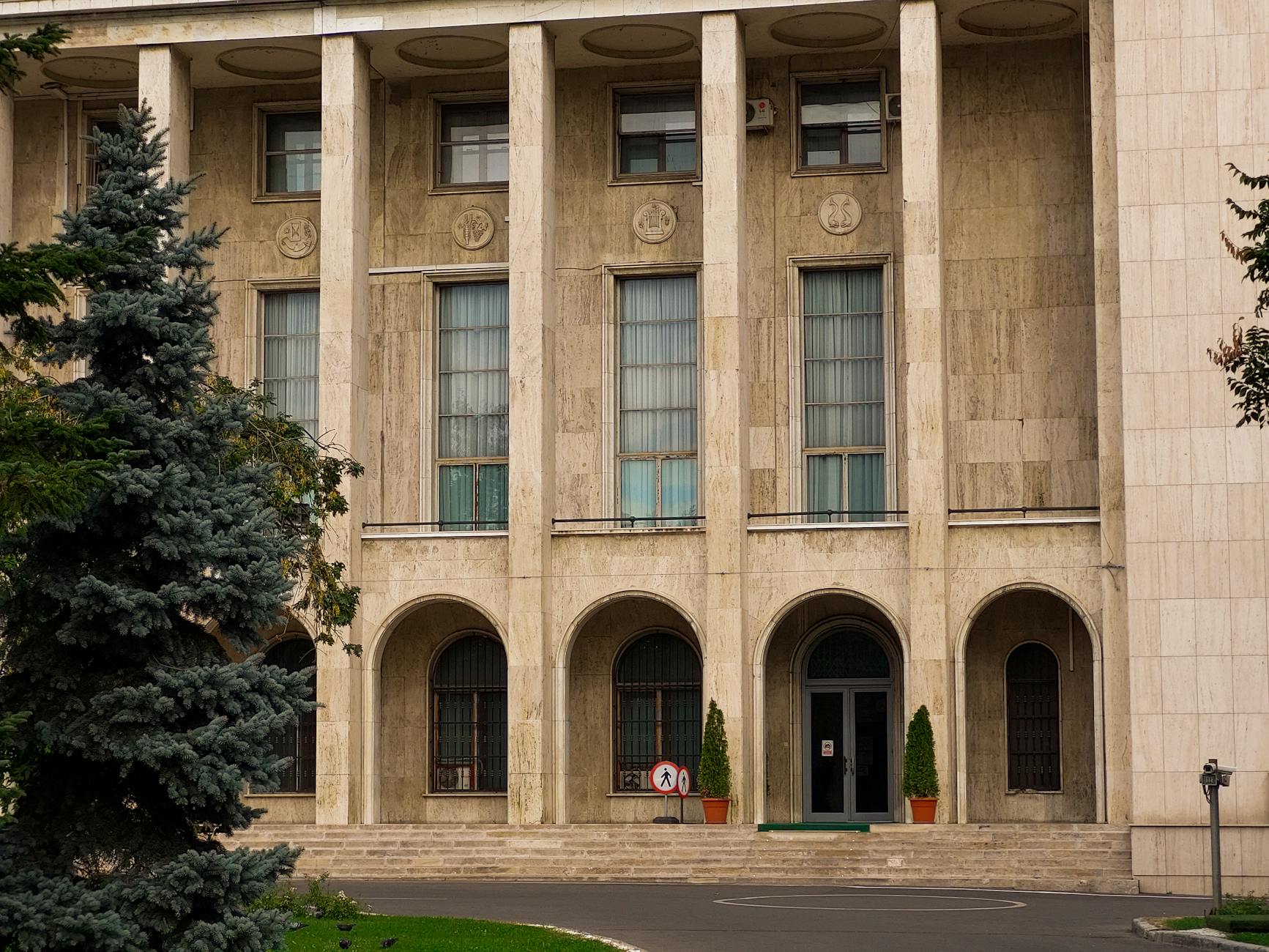 Government Careers See Alarming Decline in Public Interest, Harvard Study Reveals