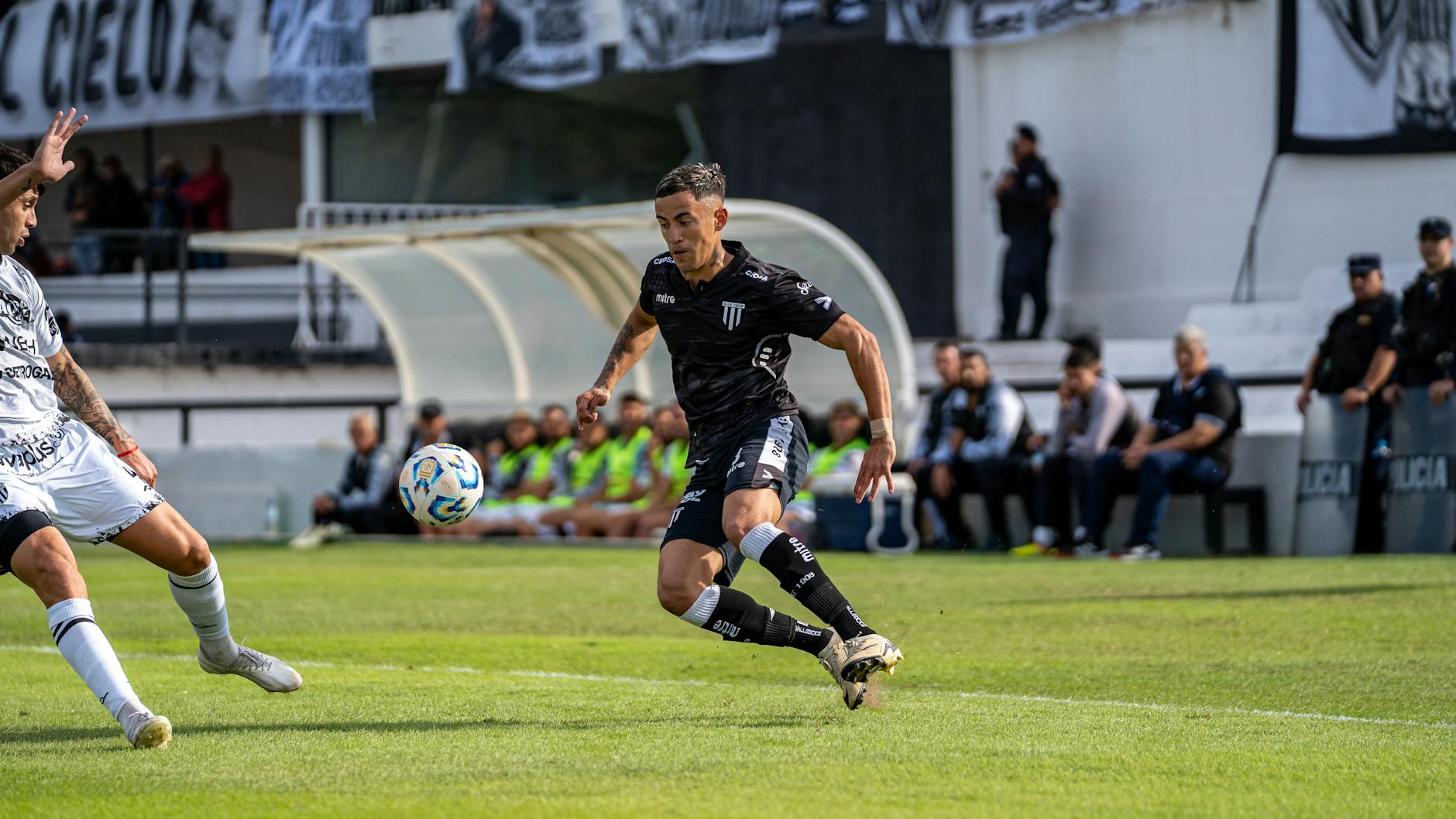 Liverpool ready to pay €20 million to sign Kennet Eichhorn, seeking loan solutions