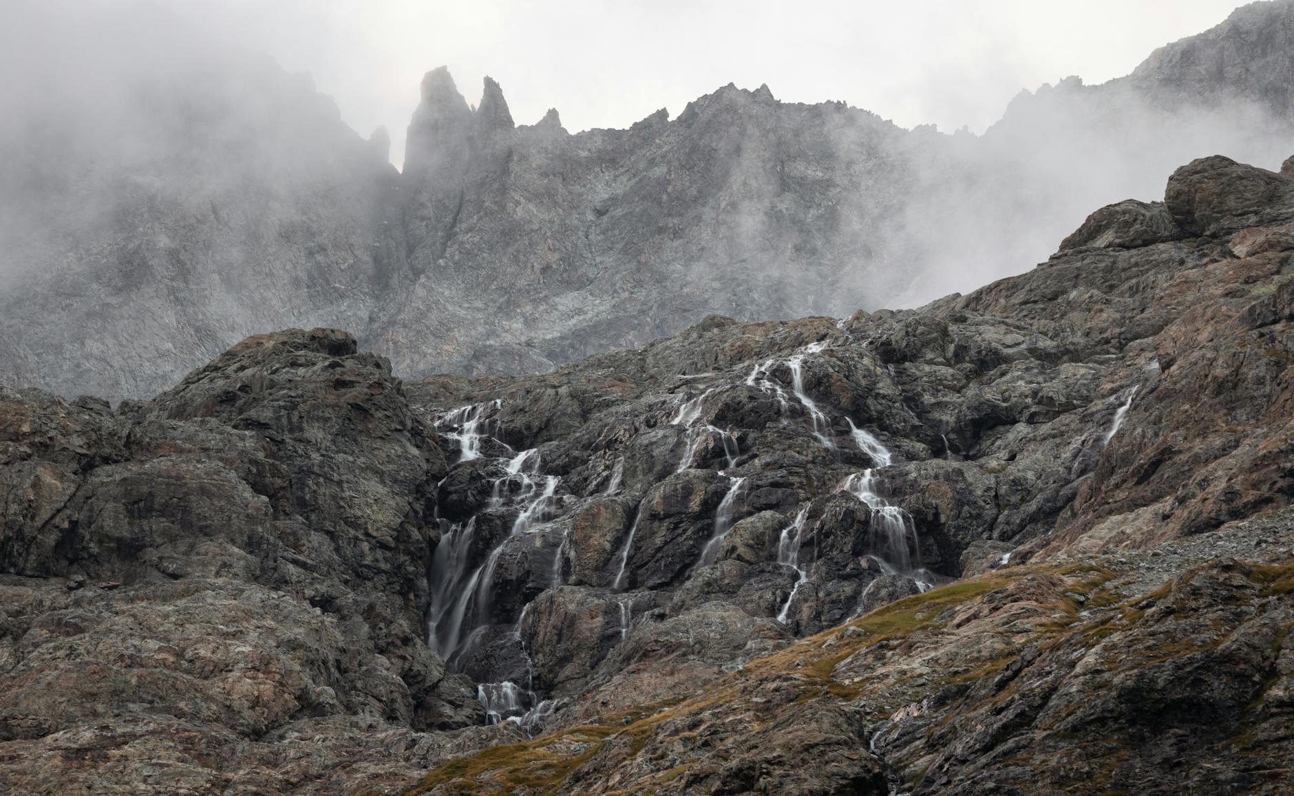 More rocks fall from Whistler Peak, assessment underway