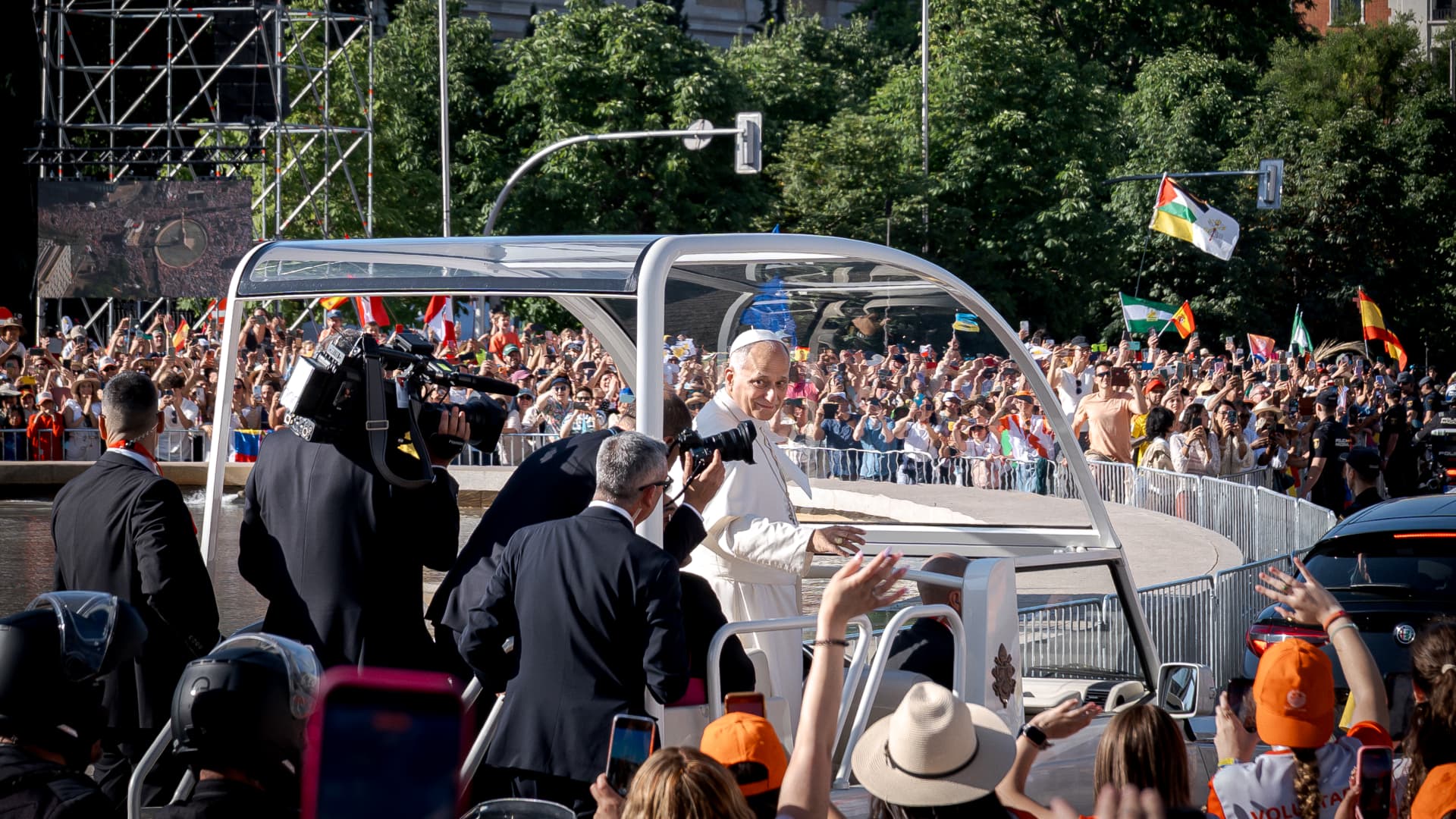 Pope Francis Declares God's Solidarity with the Poor in Massive Madrid Gathering