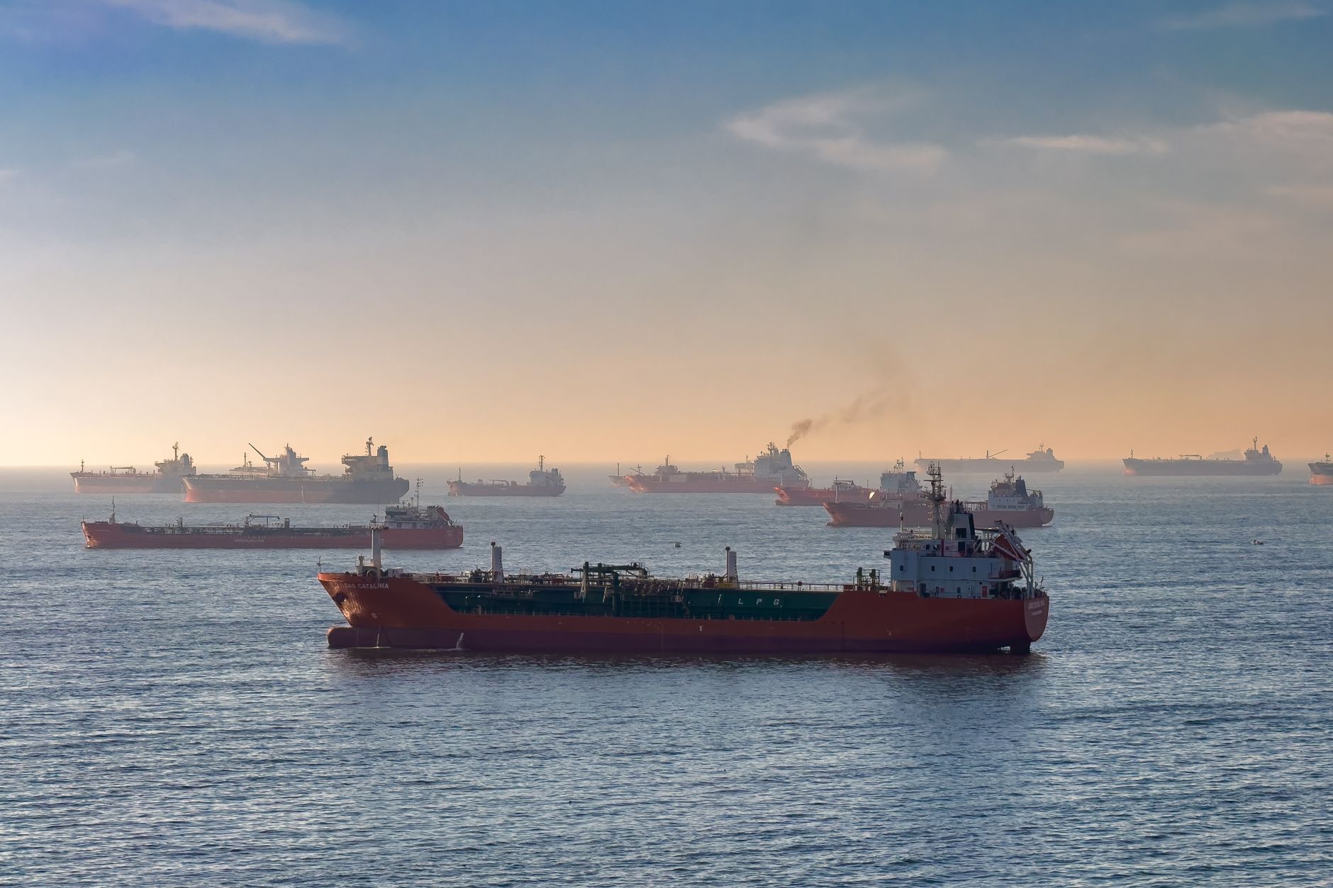 Escalation in the Gulf: U.S. Strikes Iranian Targets Amidst Third Day of Hormuz Hostilities