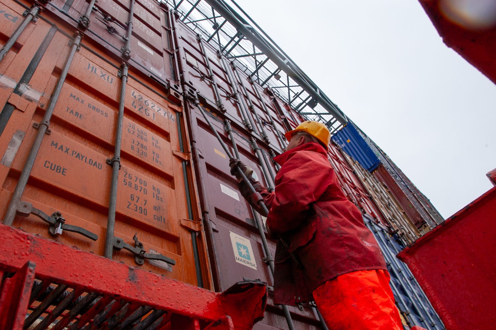 Global Shipping Costs Skyrocket: Businesses Brace for Impact of Impending Trump Tariffs