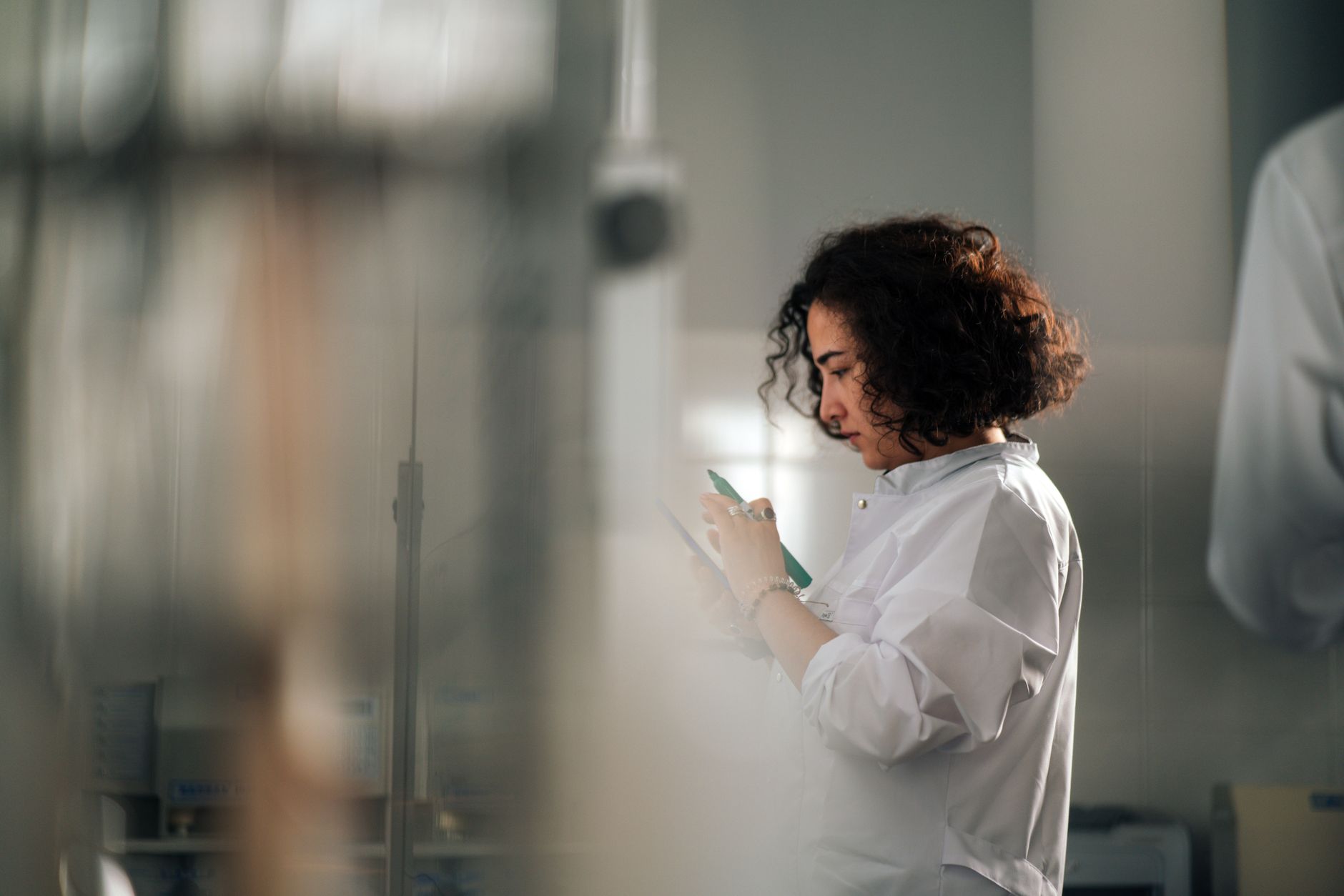 Revolutionary Triple-Agonist Retatrutide Achieves Unprecedented Weight Loss, Rivaling Bariatric Surgery Outcomes