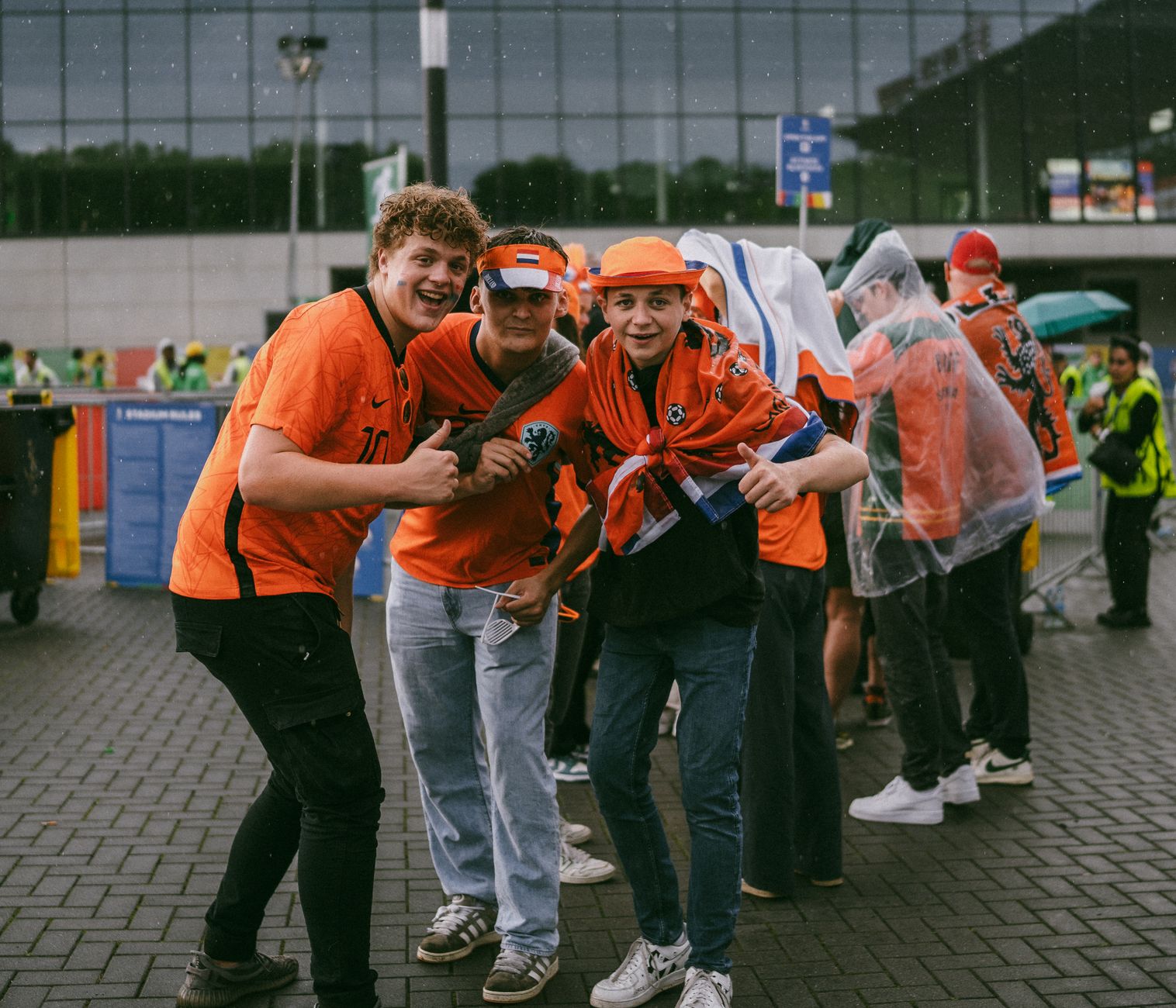 Tensions Erupt: London Police Clash with Morocco Fans Following World Cup Defeat to France