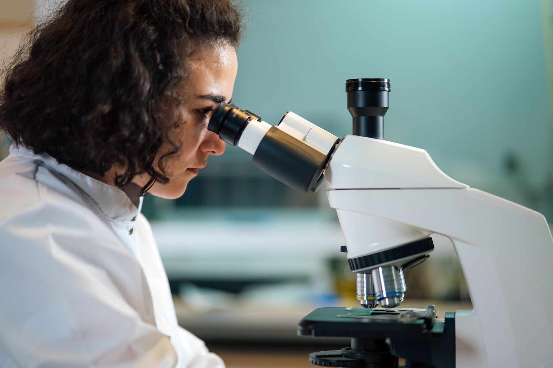 Revolutionary AI Forges Novel Molecules, Accelerating Drug Discovery and Medical Breakthroughs
