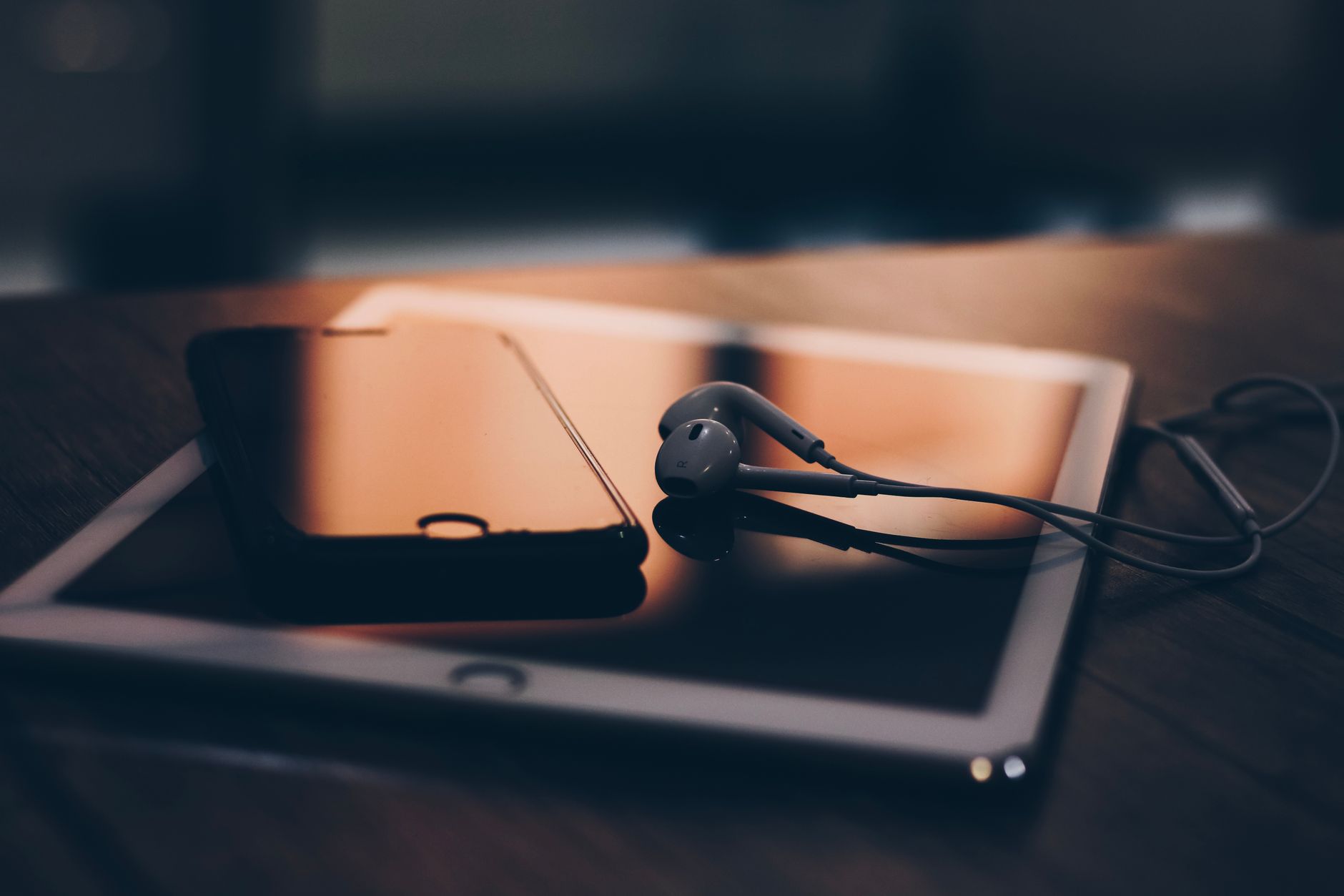 Galaxy Z Fold 8 Prioritizes Immersive Entertainment, Redefining Foldable Smartphone Utility