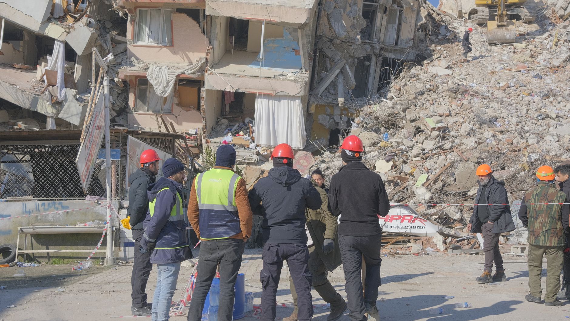 Japan Quake Devastation Deepens: Race Against Time for Survivors Trapped in Collapsed Structures