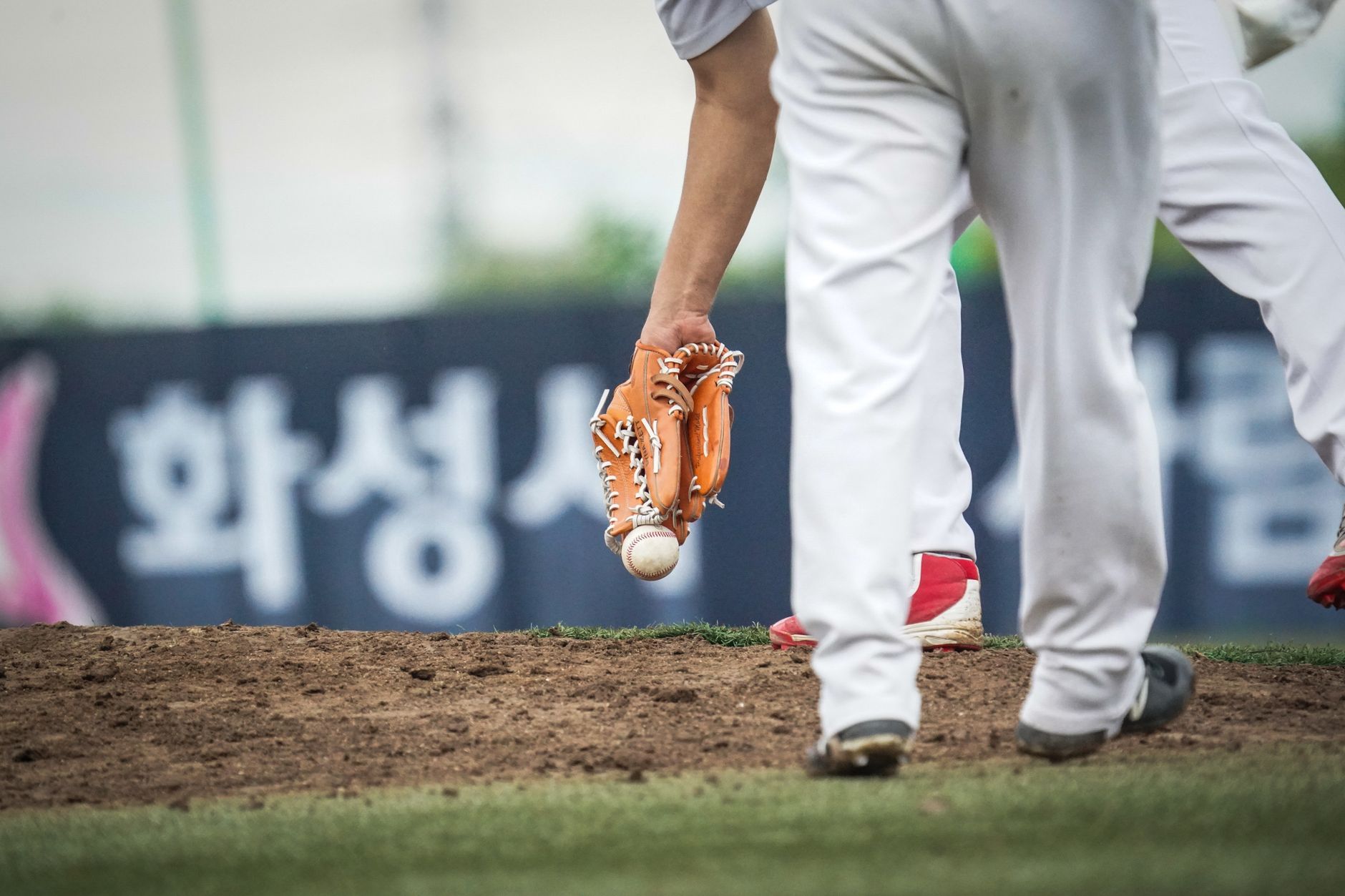 Kansas City Royals Bolster Pitching Staff with High-Upside Acquisition of Nate Pearson