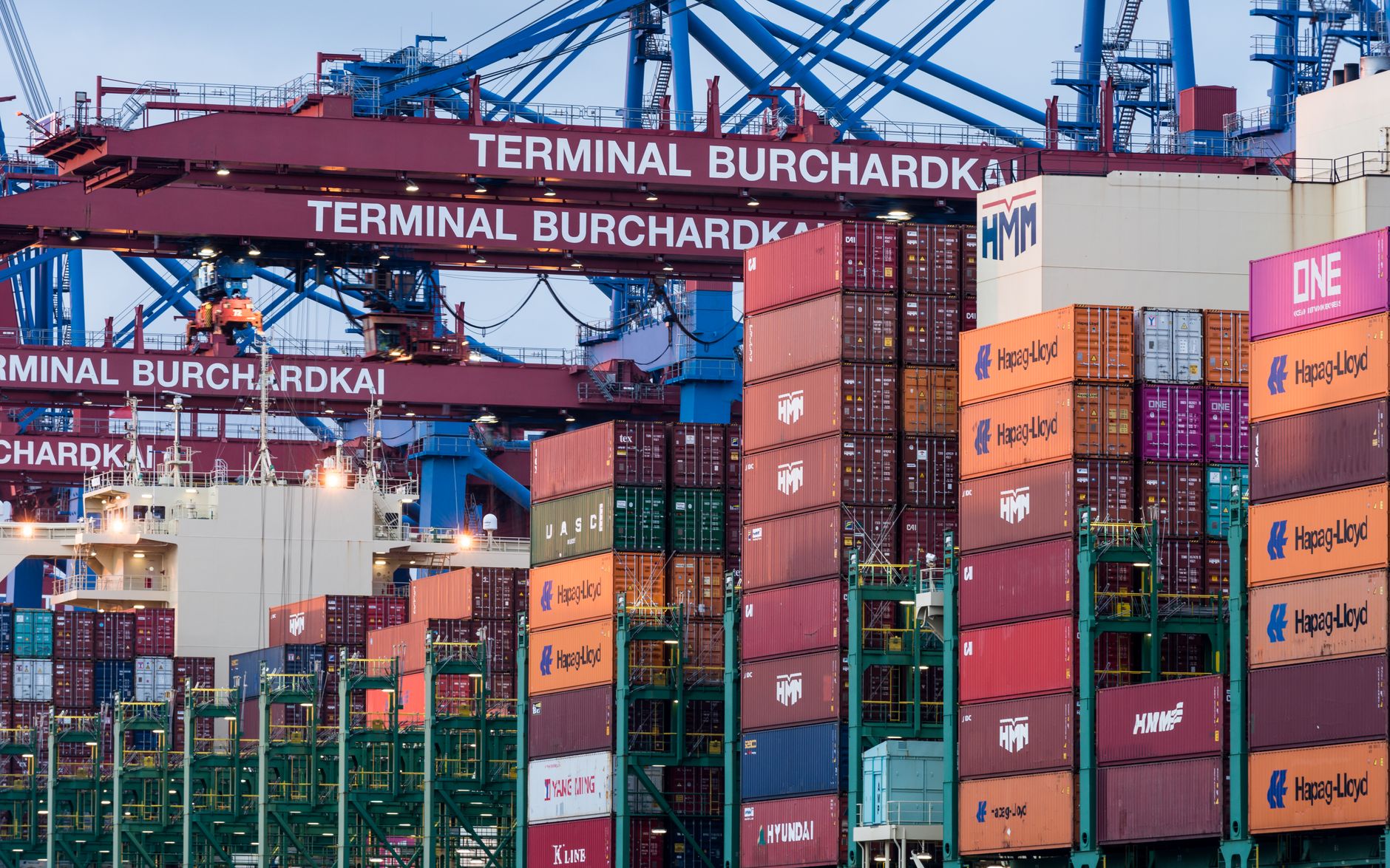 Global Economic Tremors: The Second 'China Shock' Threatens Industrial Sectors Worldwide