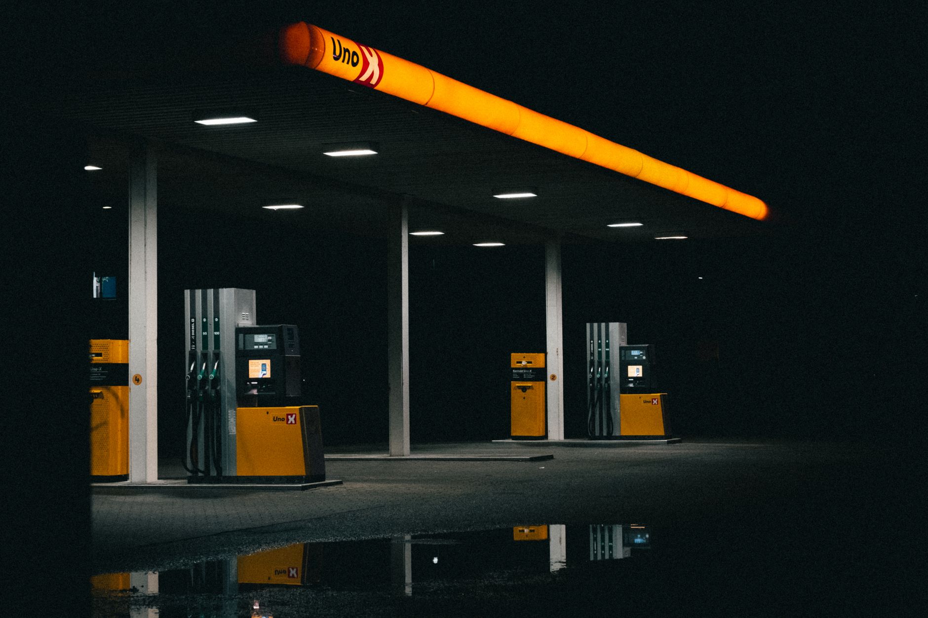 Escalating Geopolitical Tensions Fuel Record Oil Profits Amidst Global Economic Strain
