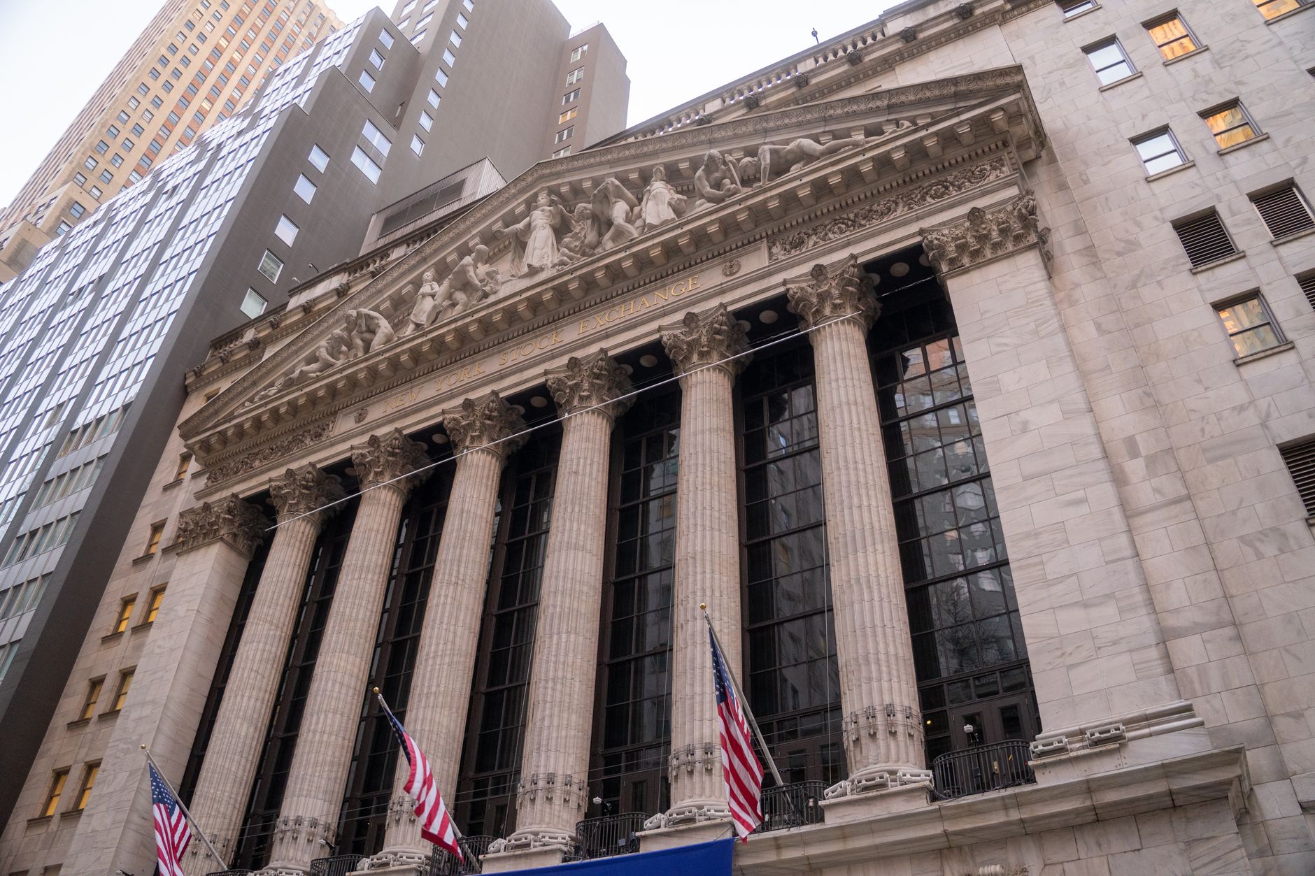 Michael Burry's Dire Warning: Is Wall Street's AI-Fueled Rally Heading for a Catastrophic 1987-Style Crash?