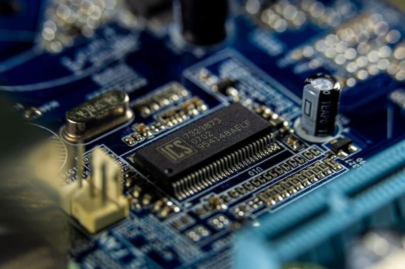 US Semiconductor and AI Industries Surge Amidst New Tech Policy Tailwinds, Analyst Upgrades CRDO