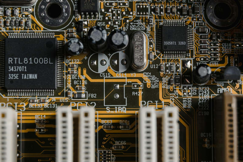 US Semiconductor and AI Industries Surge Amidst New Tech Policy Tailwinds, Analyst Upgrades CRDO