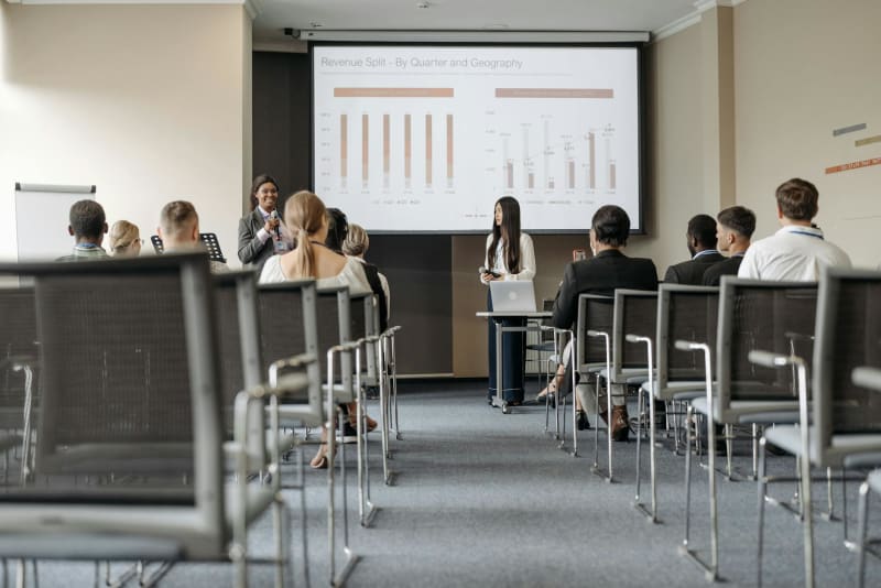 IonQ's Stellar Revenue Growth Meets Cautious Analyst Outlook: What Investors Need to Know
