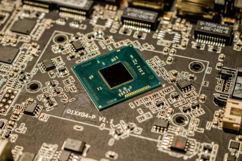 Marvell's AI Surge: Strong Buy Signal Amidst Nvidia's Trillion-Dollar Ambitions