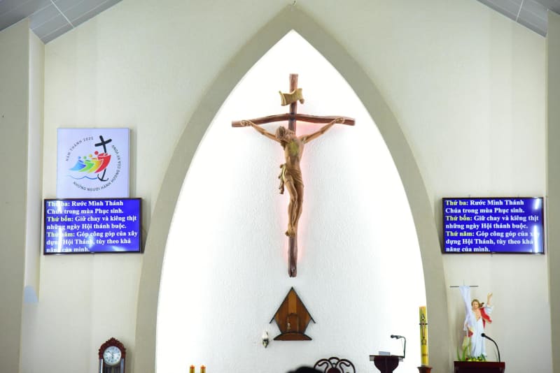 Pope Francis Embarks on Pivotal Spanish Pilgrimage Amidst Shifting European Landscape