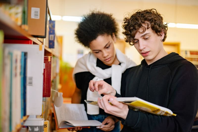 US Teens' Academic Skills Stagnate, National Test Scores Reveal Alarming Trend