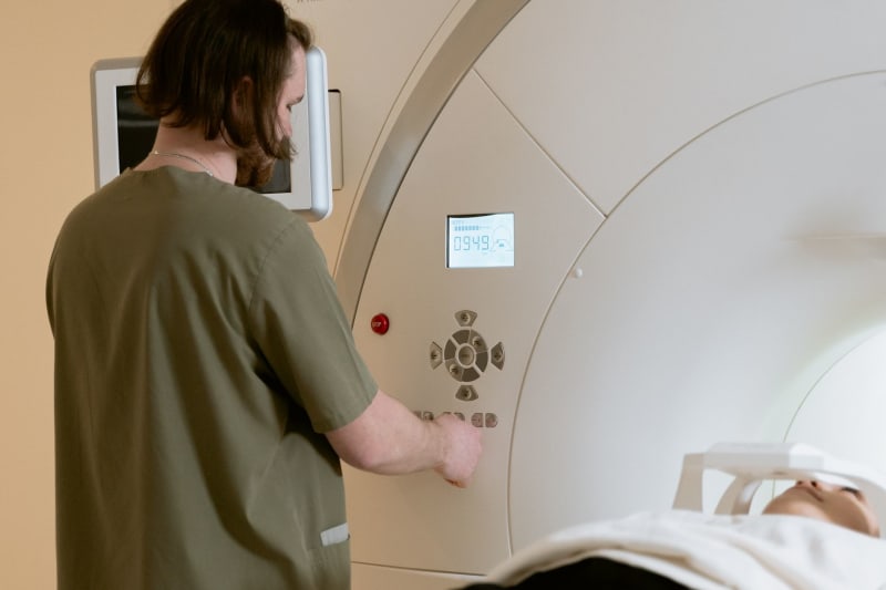 Revolutionizing Radiology: Aidoc's AI-Powered Report Drafting Earns FDA Breakthrough Status