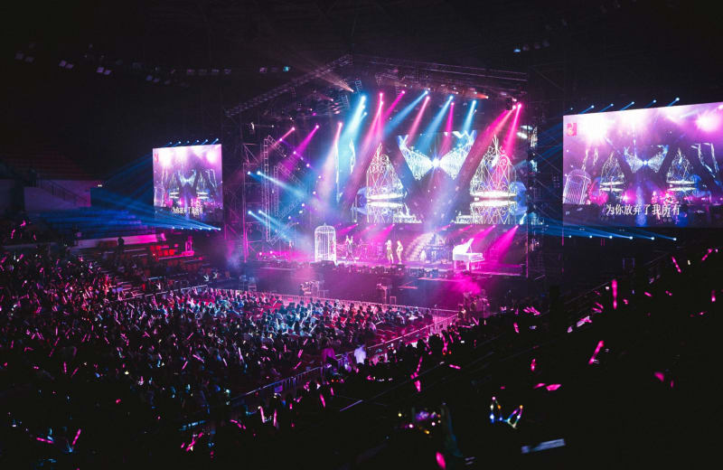 HR Executive Ignites Firestorm: Blasts Celebrities After Viral Coldplay Kiss Cam Incident