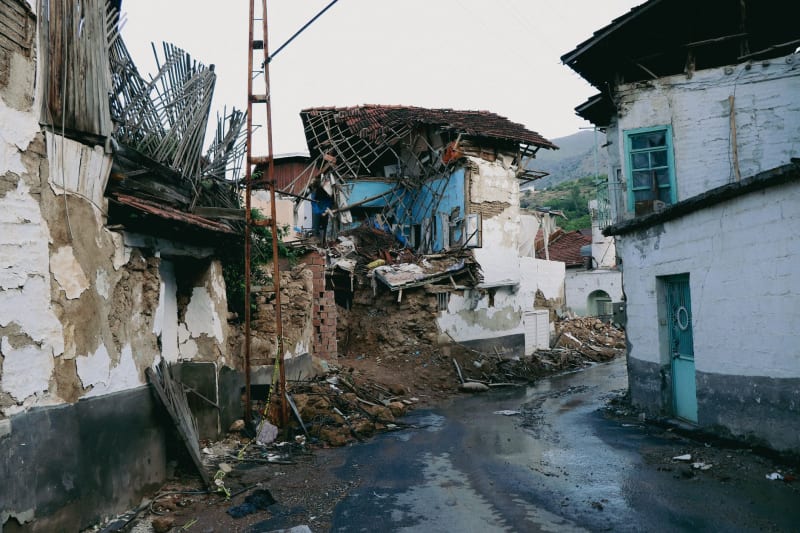 Catastrophic Earthquakes Devastate Venezuela, Leaving Thousands Dead and Missing Amidst Widespread Destruction