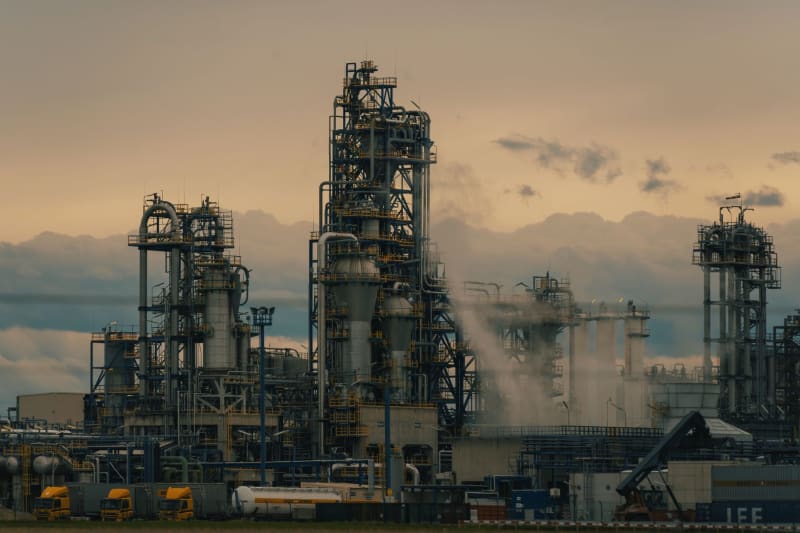 Global Oil Markets Rebalance: US Crude Grades Shed Iran War Premium Amid Easing Geopolitical Tensions