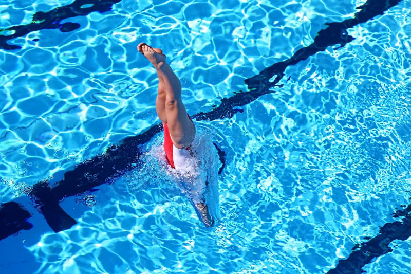 Gretchen Walsh Shatters World Record, Eclipsing Training Partner Kate Douglass in Historic Swim