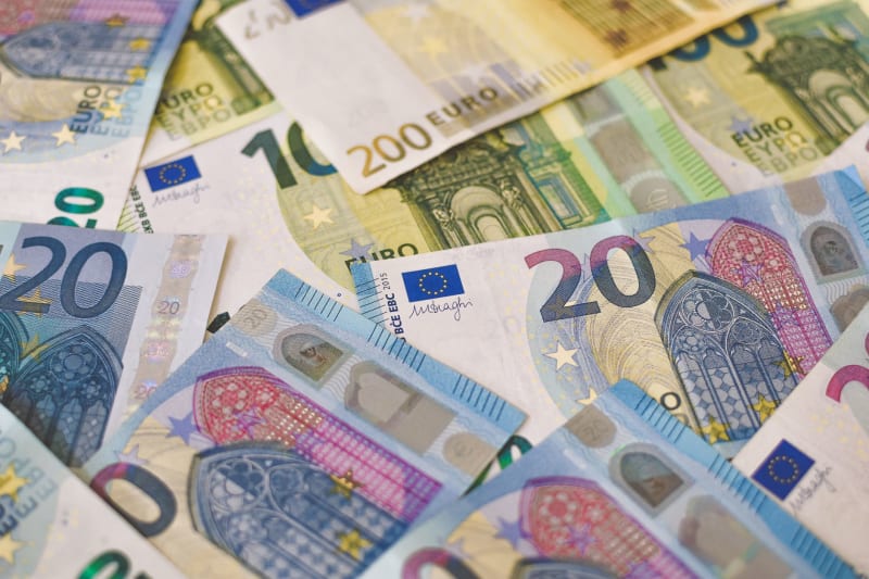 Eurozone Recession Looms: ESM Warns of Dual Shock from US Market Plunge and Escalating Middle East Conflict